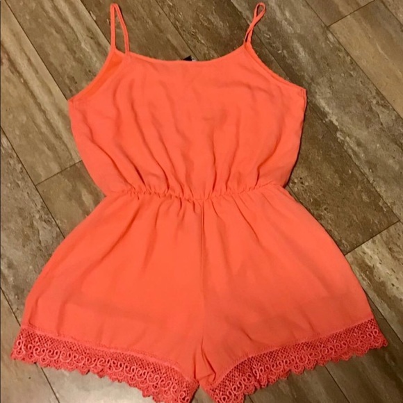 Coral romper - Picture 2 of 2